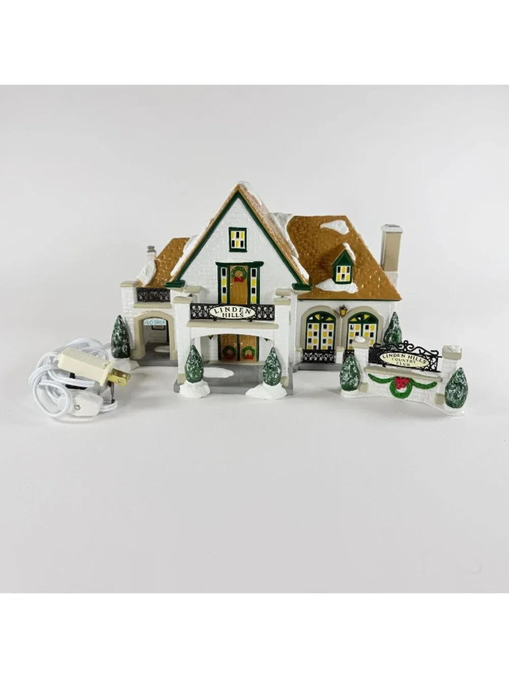 Dept 56 1997 Snow Village Linden Hills Country Club Lighted Christmas Village
